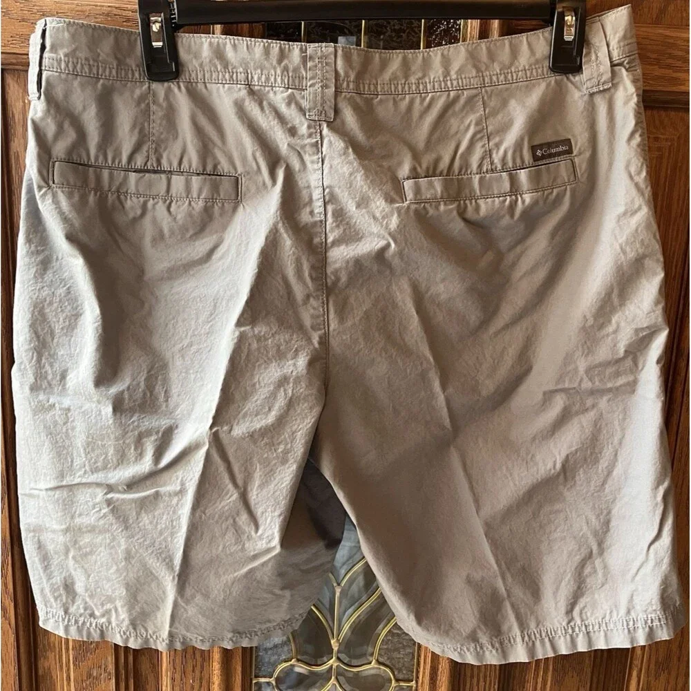 Columbia Chino‎ Shorts Men's 34x10 Gray Sportswear Flat Front Zip Hiking Fishing